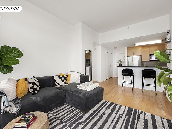3rd image of 415 Main St #Penthouse 1b