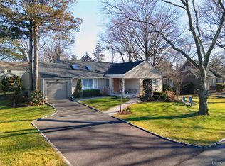 26 Midland Rd, Roslyn Heights, NY 11577