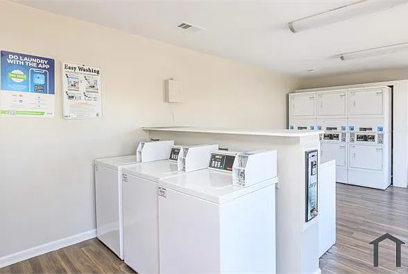 214 N Easterling St — Photo 8