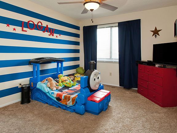 Bright second bedroom