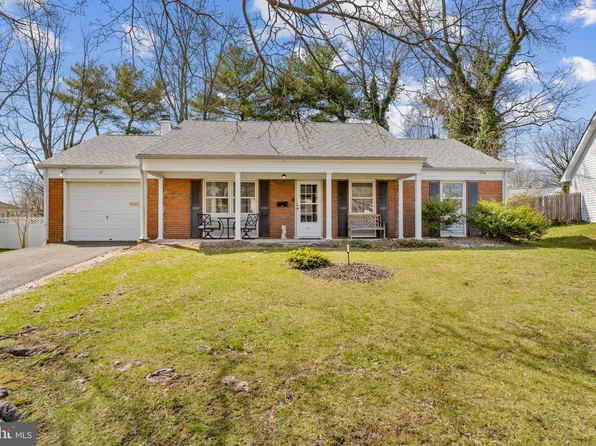 40 Gramercy Ln, Willingboro, NJ 08046