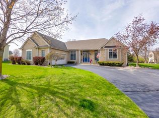 1009 River Reserve Dr, Hartland, WI 53029