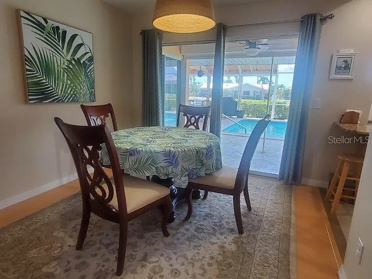 423 Matares Dr — Photo 10