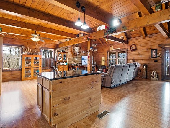 4th image of 756 Pine Grove Rd