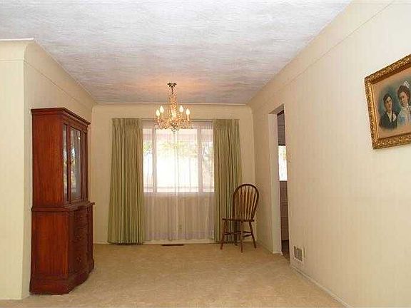 3rd image of 1705 Georgia St NE