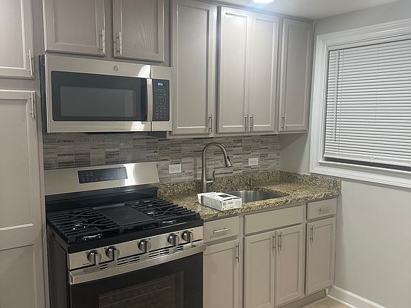 5th image of 5135 W 63rd Pl