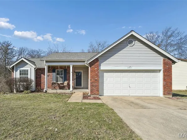 2257 Graystone Dr, Saint Charles, MO 63303