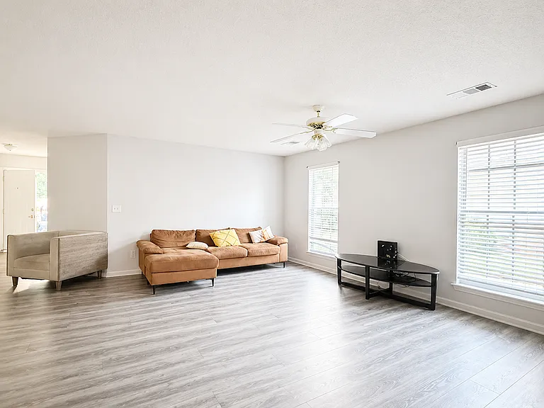 5013 Kens Ct — Photo 9