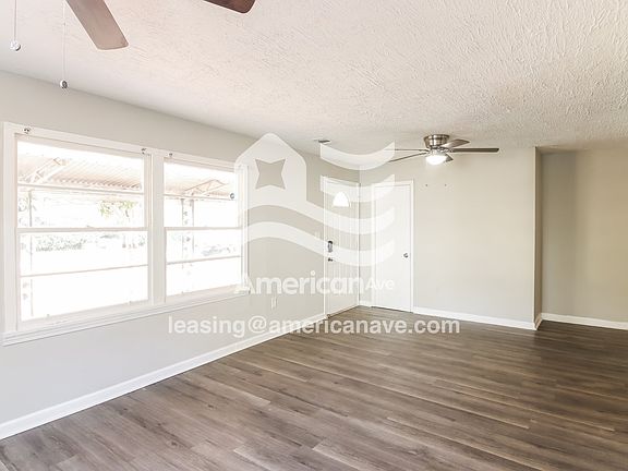 157102_003_living_room_4.jpg