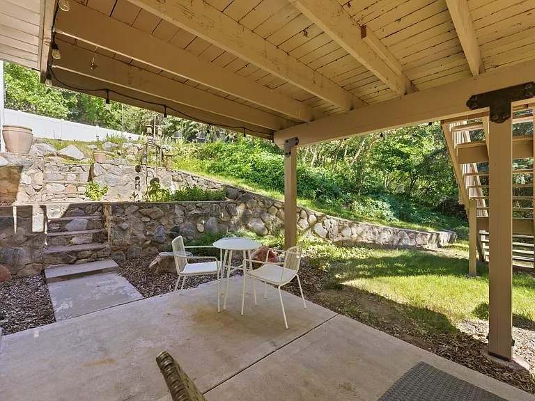 660 Cayias Dr — Photo 32