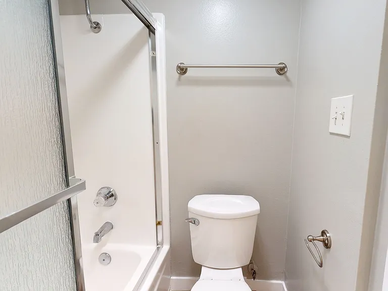 Pine Lake Apartments — Photo 25