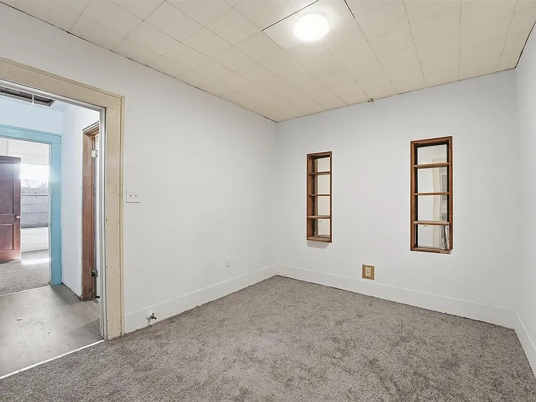 202 S Magnolia St — Photo 13