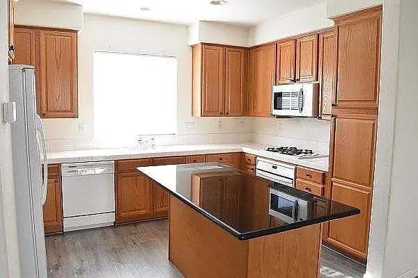 372 Adeline Ave — Photo 3