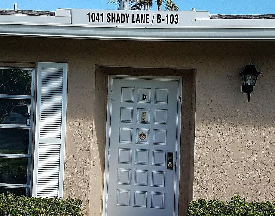 1041 Shady Lane Unit D Entra
