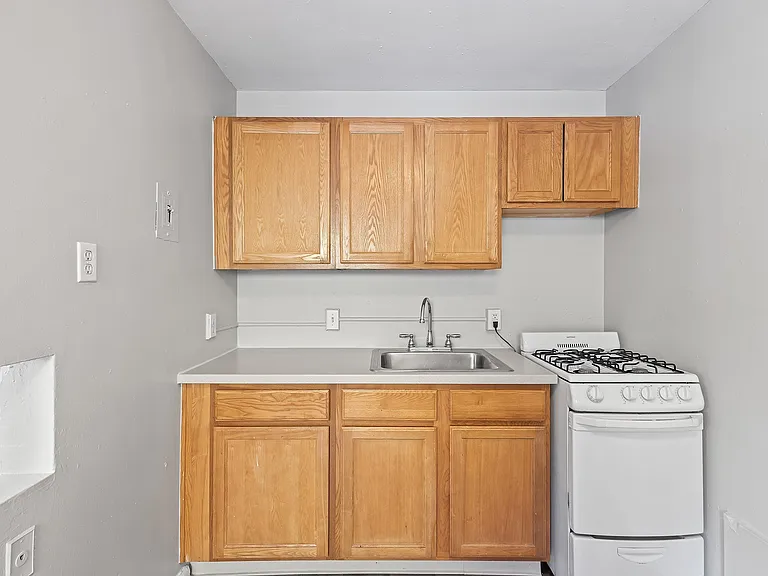Skylark Apartments — Photo 29