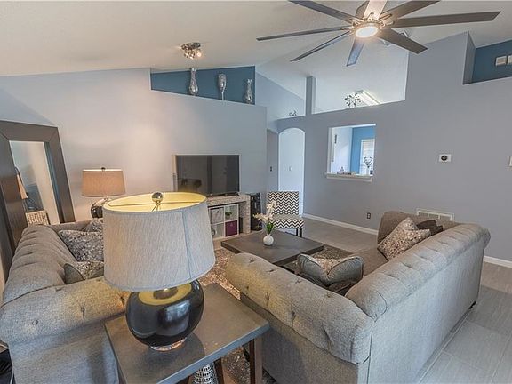 4th image of 4911 Aventura Blvd