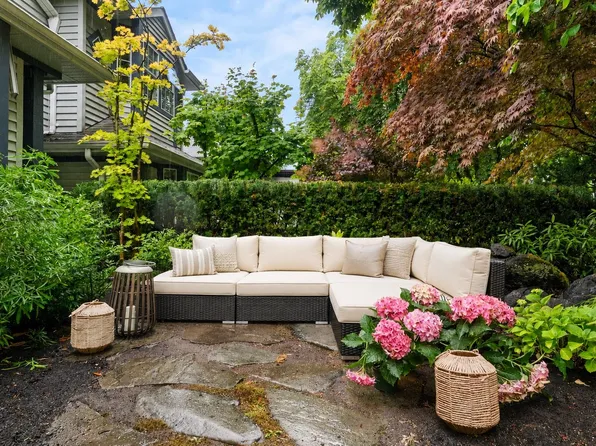 2146 W 14th Ave, Vancouver, BC V6K 2V7