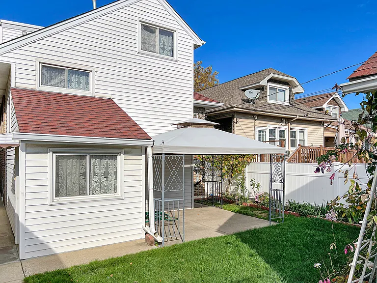 5733 W Melrose St — Photo 12