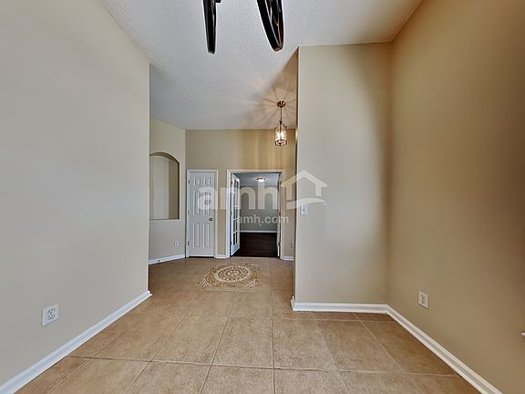 3rd image of 631 Sid Dr
