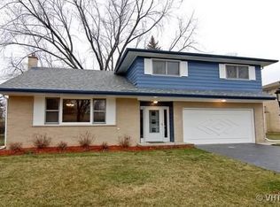 939 Garden Ln, Wheeling, IL 60090