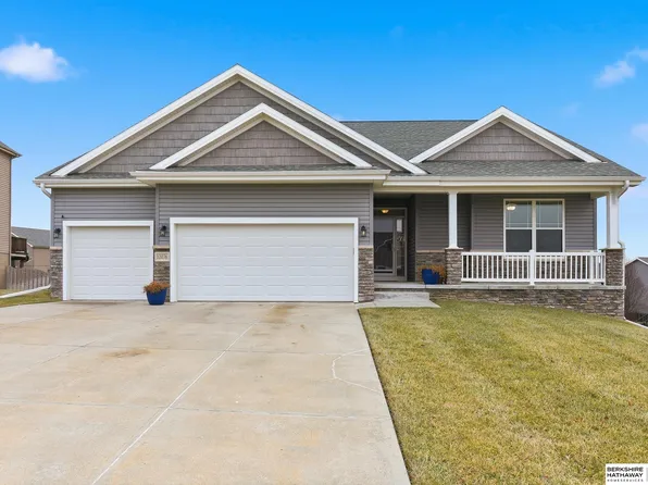 12076 Elmwood Dr, Bennington, NE 68007