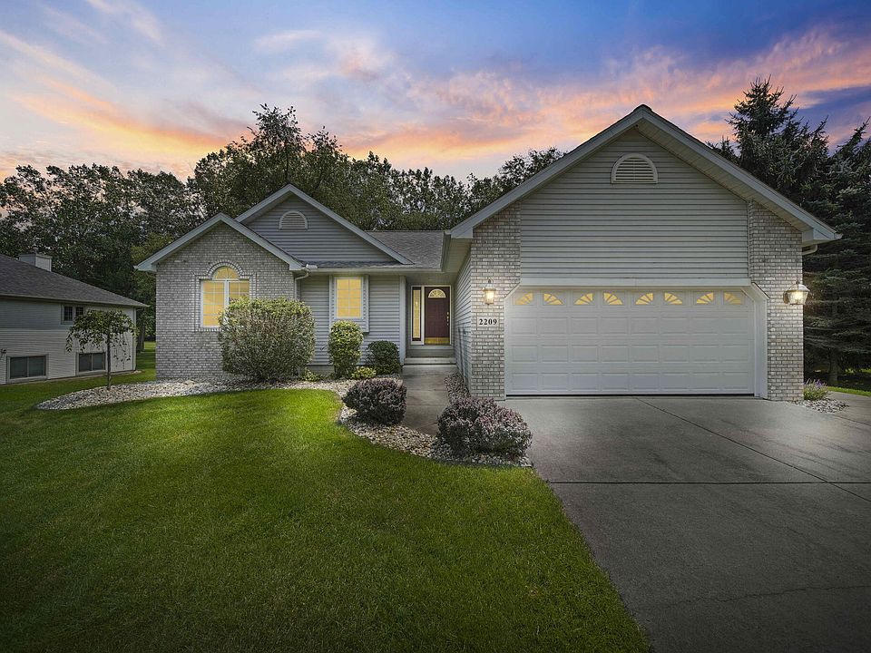 1st image of 2209 Lake Wood Dr