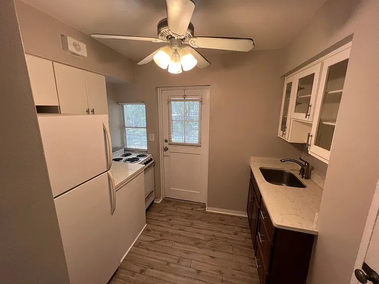 701 Bay St NE #3 — Photo 4