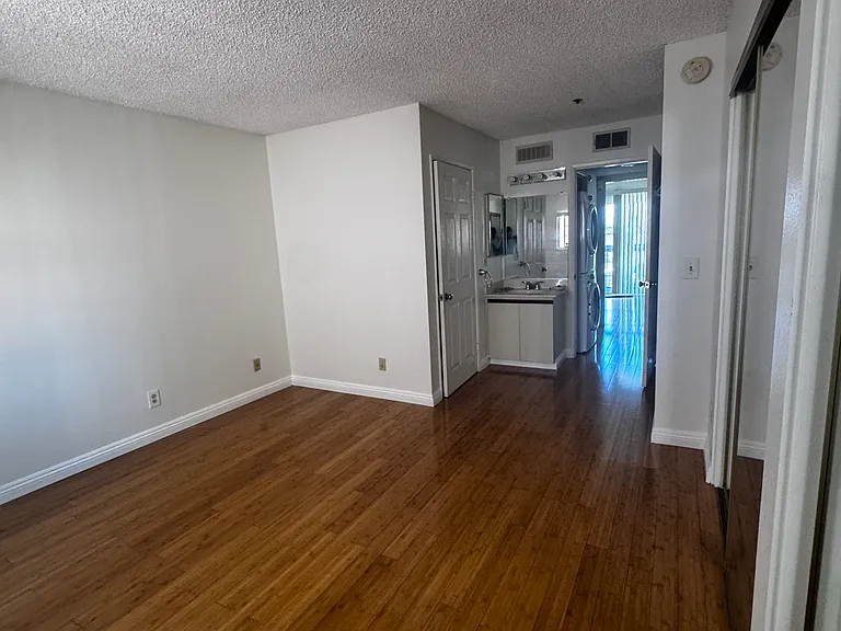 147 W Acacia Ave #103 — Photo 15