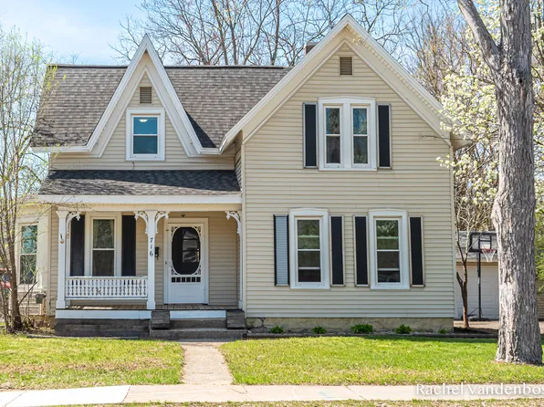 716 N Monroe St SE, Lowell, MI 49331
