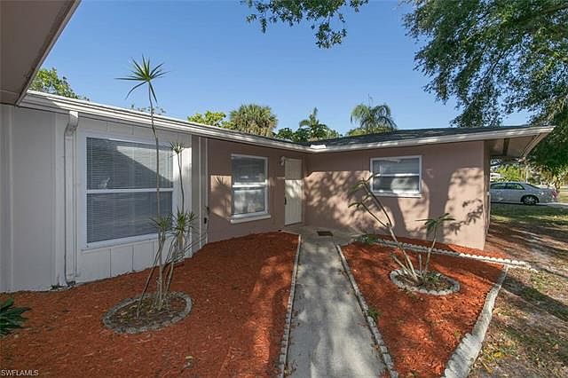 1st image of 838 Entrada Dr N