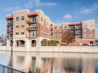 1200 N Foxdale Dr UNIT 304, Addison, IL 60101