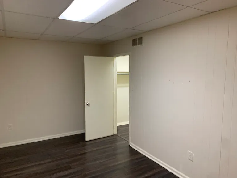 106 N Main St — Photo 4