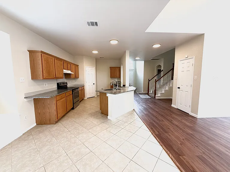 1534 Broadmoor Dr — Photo 10