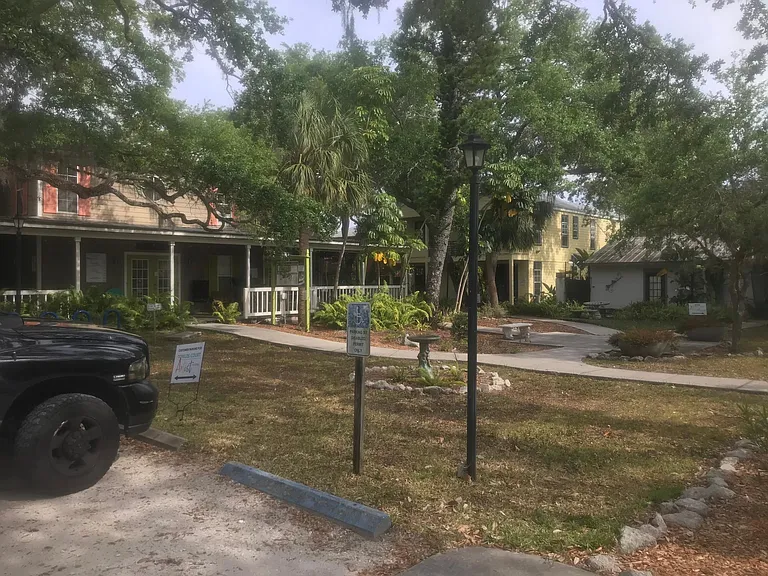 1920 Adams Ln — Photo 17