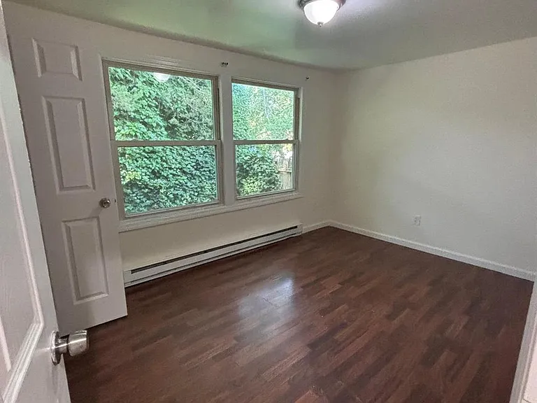 141 Huguenot Dr — Photo 5