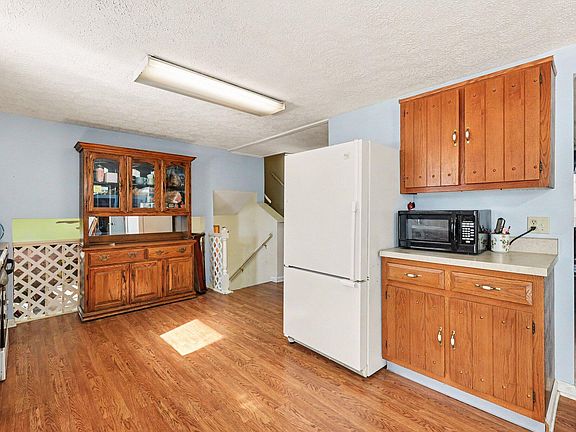 5th image of 1895 Fernwood Pl