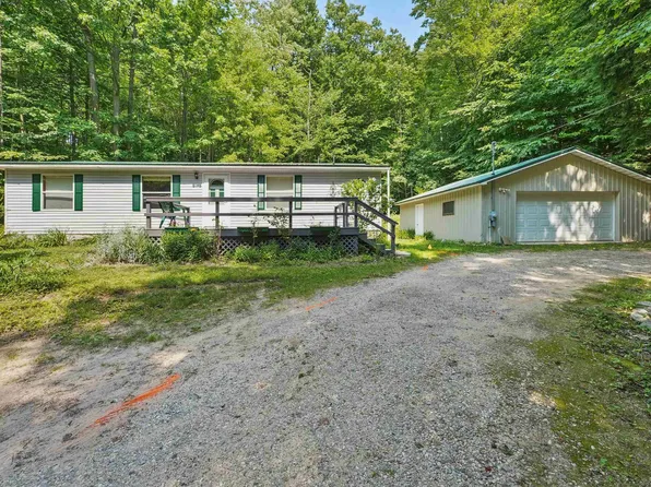 3175 S Scenic Hwy, Frankfort, MI 49635