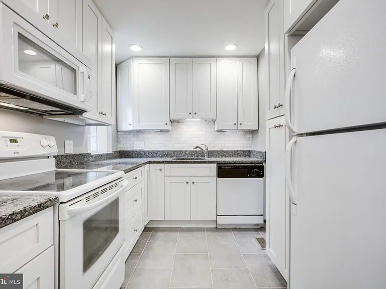 2983 S Columbus St #A1 — Photo 4