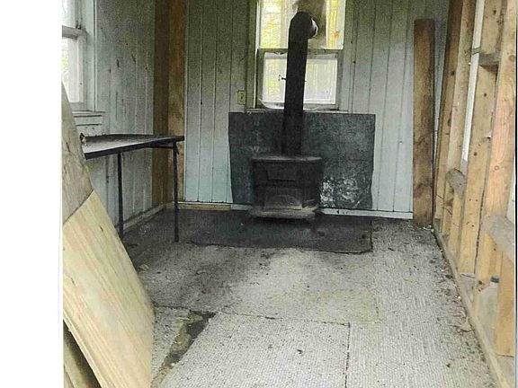 3rd image of Redwood Ln