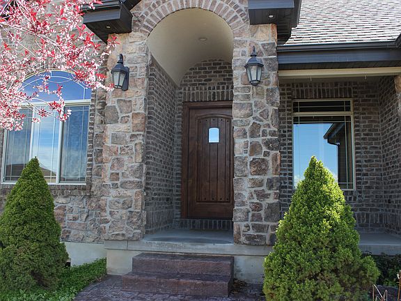 Beautiful entry, small porch