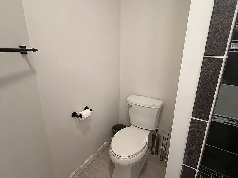 1011 Greystone Cir — Photo 38
