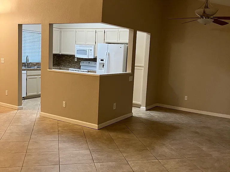 2063 Dorothy Ln — Photo 2