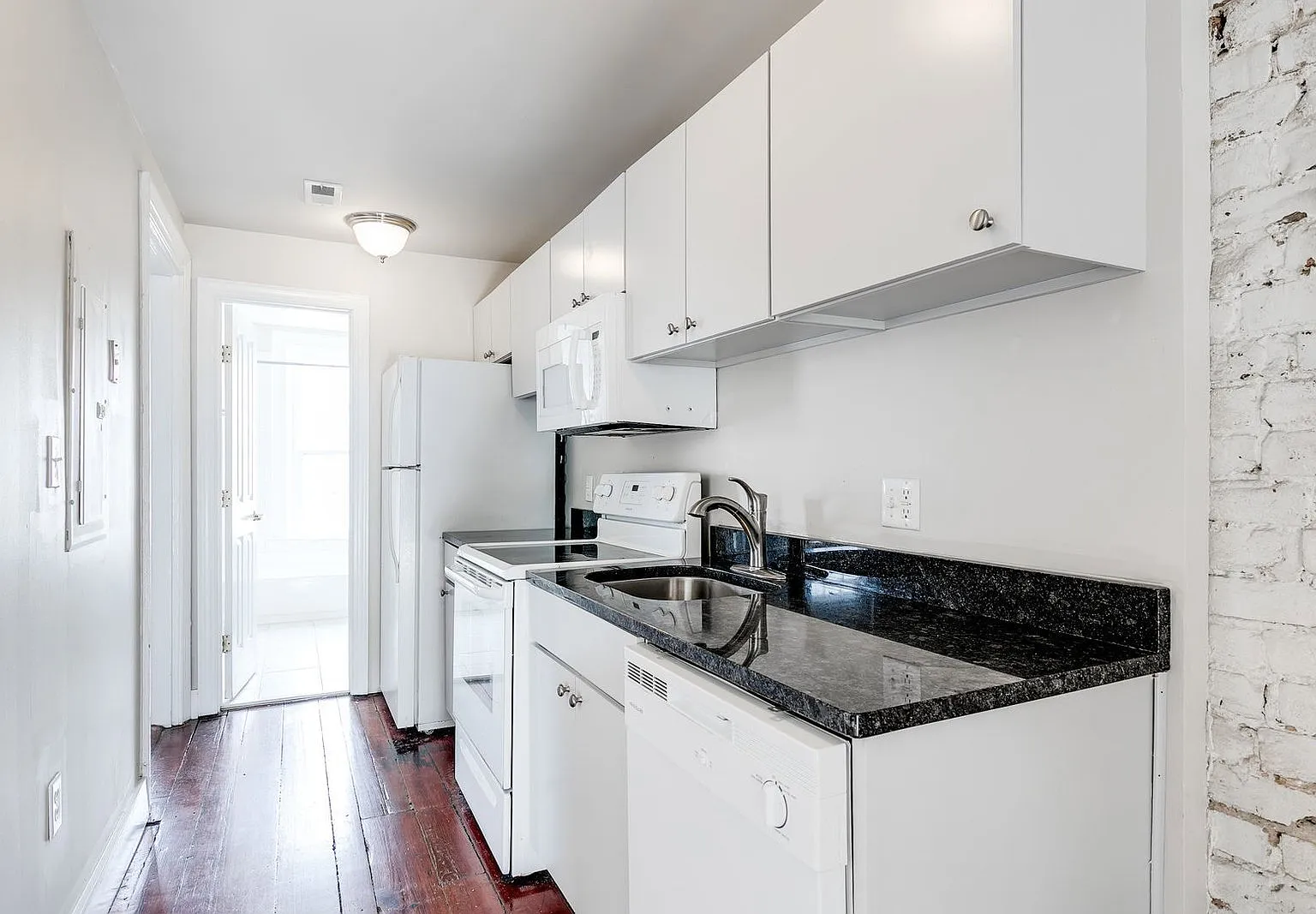 2 bed, 2.0 bath, 1776 sqft, $1,950 — Photo 2