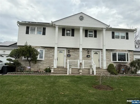 21 Millar Ct #A, Paramus, NJ 07652