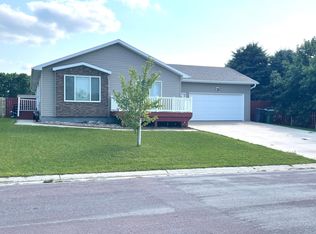 2118 Castlewood Dr, Worthington, MN 56187