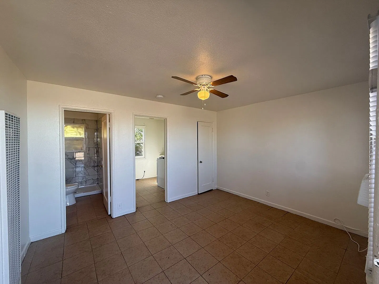 Recently Renovated Palmdale Studio! — Photo 3