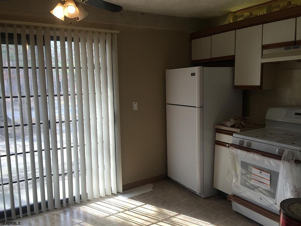 2nd image of 98 Colonial Ct
