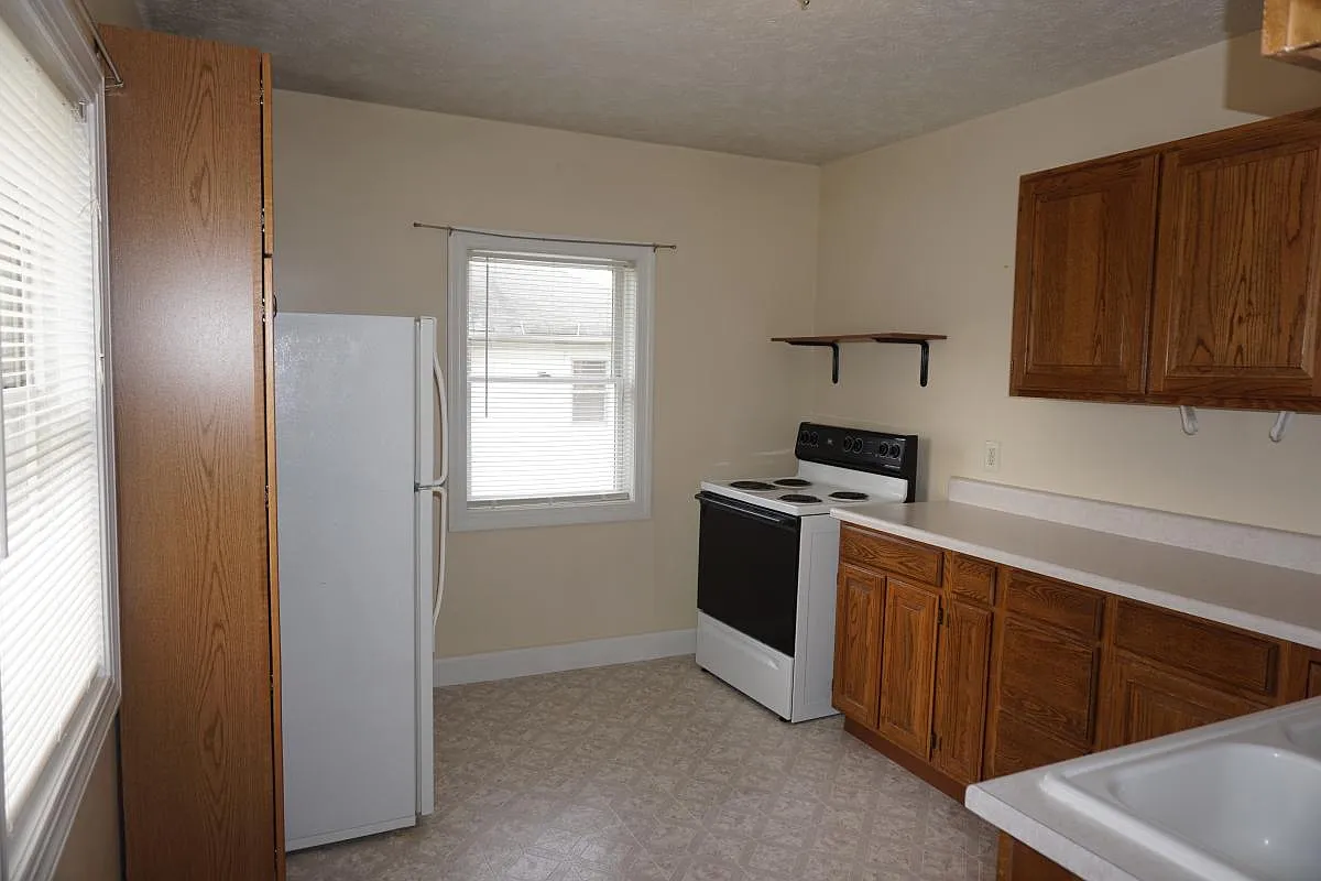 3725 Lincolnway E — Photo 2