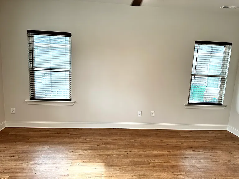 521 N Linwood Ave — Photo 8