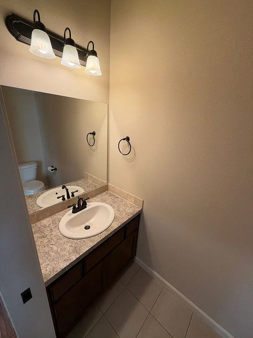 3 bed, 3.0 bath, 1500 sqft, $2,250 — Photo 4